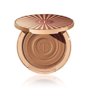 Charlotte Tilbury - Beautiful Skin Sun-Kissee Glow Bronzer in 2 Medium